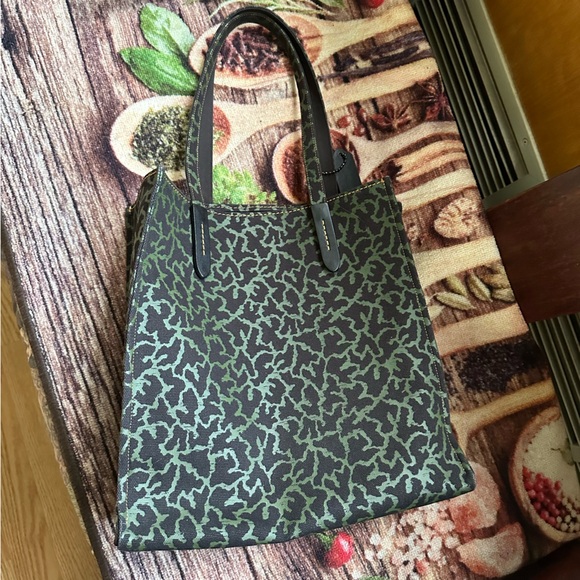 Coach x Disney 101 Dalmatians Canvas tote 69177 - Picture 5 of 10